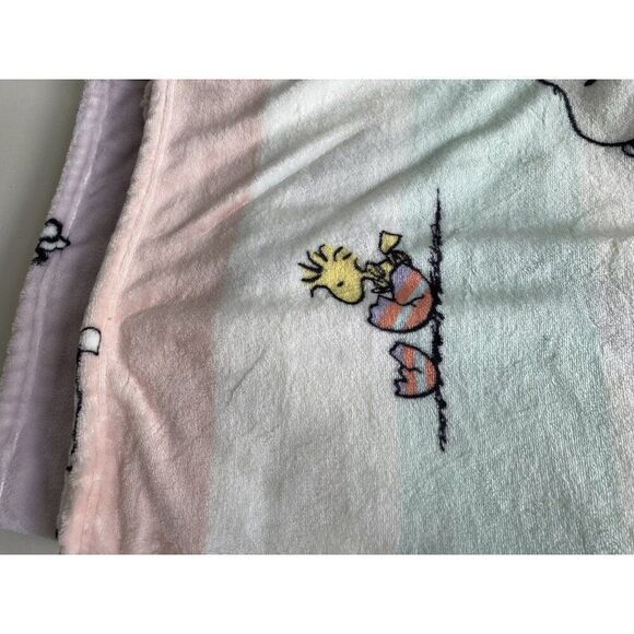 Peanuts Snoopy Woodstock Spring Easter Eggs 50 X 70" Throw Blanket Blue Pink NEW - Picture 13 of 16
